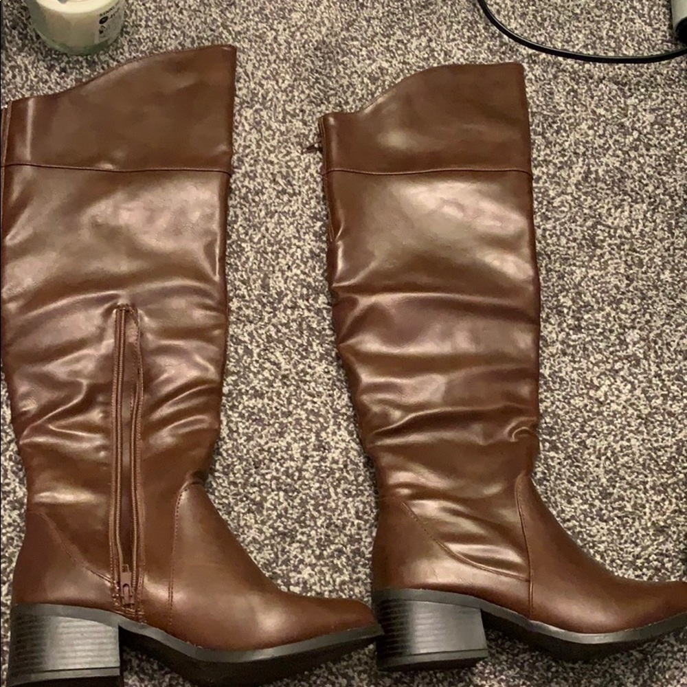 brown boots with short heel, barely worn